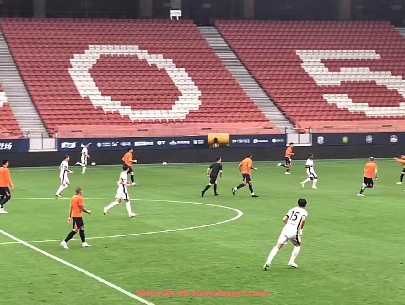 杏彩体育-英超球队的假期观察现代英超俱乐部运营日常